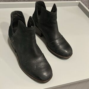 SOREL BLACK KATE CUT BOOTIE LEATHER/SUEDE SIZE 6